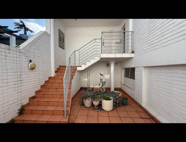 3 BEDROOM TOWNHOUSE FOR SALE IN ESSENWOOD